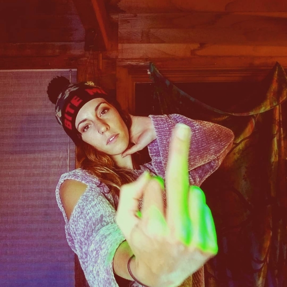 Meet your Posher, Devin - Picture 5 of 7